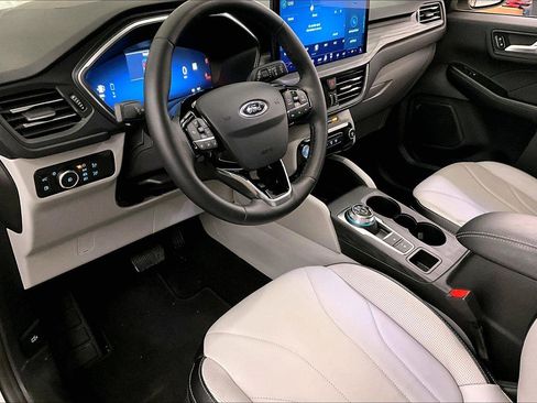 Used 2025 Ford Escape SE w/ PHEV Premium Package image 12