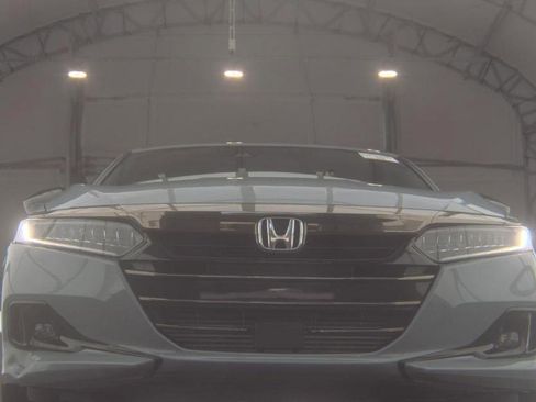 Used 2022 Honda Accord Sport image 3
