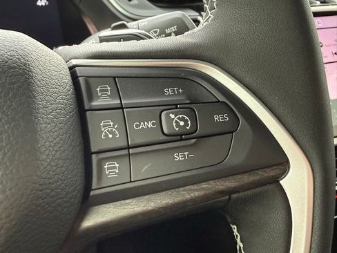 New 2025 Jeep Grand Cherokee Limited w/ Black Appearance Package image 17