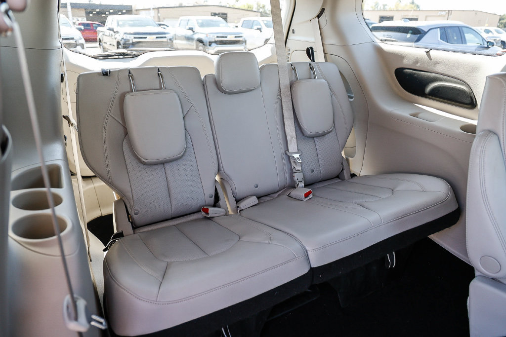 Used 2021 Chrysler Pacifica Touring-L FWD image 26