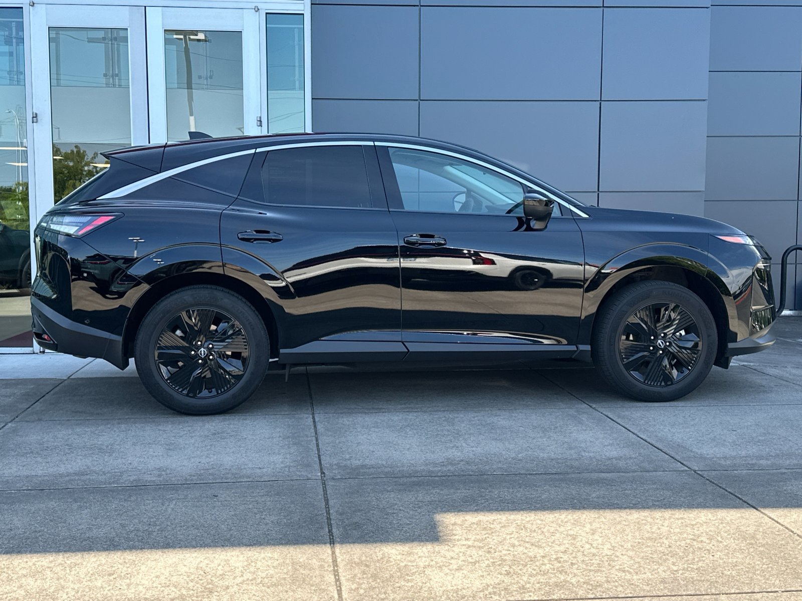 Used 2025 Nissan Murano SV AWD/4WD image 3