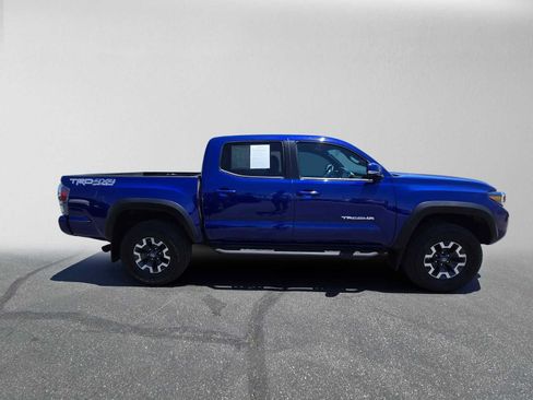 Used 2023 Toyota Tacoma TRD Off-Road w/ TRD Premium Off Road Package AWD/4WD image 2