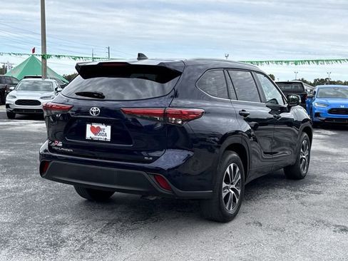 Used 2023 Toyota Highlander XLE image 9