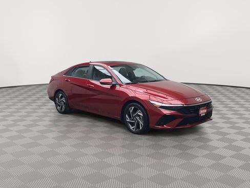 Used 2024 Hyundai Elantra Limited image 31