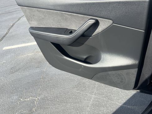 Used 2021 Tesla Model Y Long Range image 15