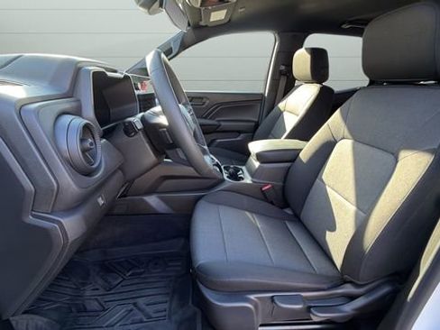 Used 2025 Chevrolet Colorado W/T image 9