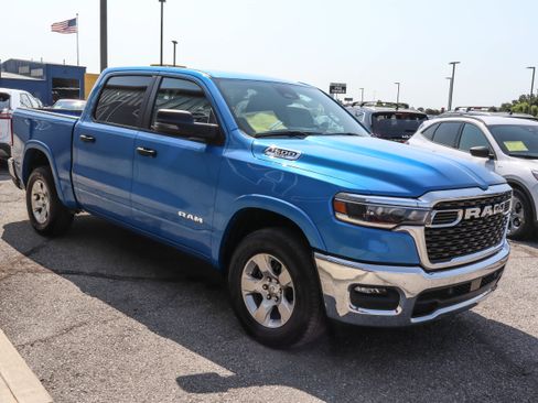 Used 2025 RAM 1500 Big Horn AWD/4WD image 3