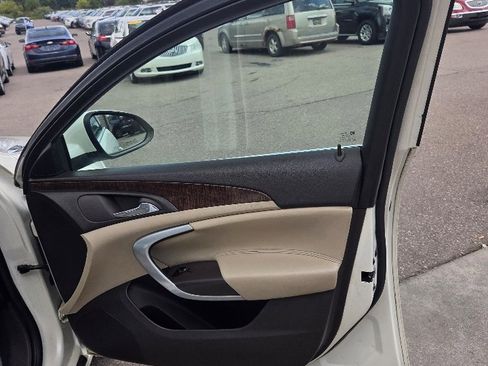 Used 2012 Buick Regal Premium image 16