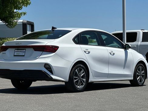 Used 2023 Kia Forte LXS FWD image 4
