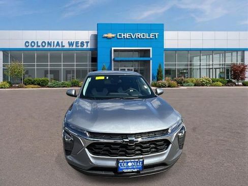 New 2026 Chevrolet Trax LS w/ LS Convenience Package FWD image 8