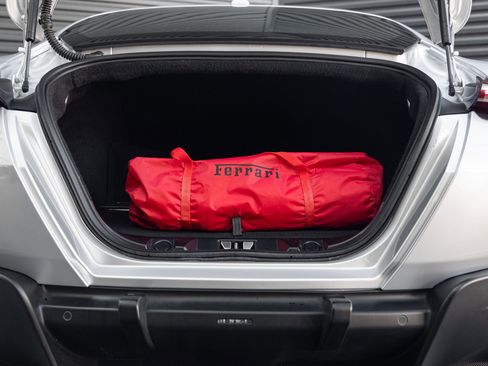 Used 2021 Ferrari Roma image 31