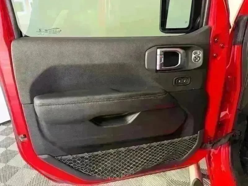 Used 2020 Jeep Wrangler Unlimited Sahara AWD/4WD image 30