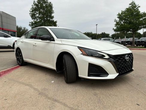 Used 2025 Nissan Altima 2.5 SR FWD image 4