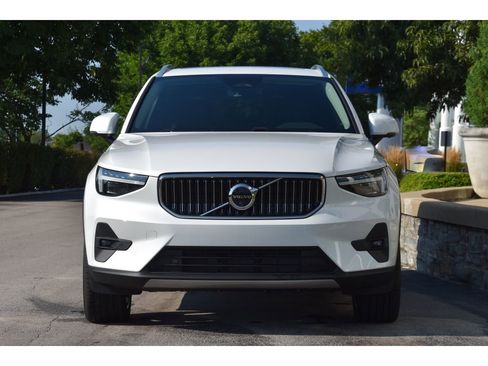 Certified 2025 Volvo XC40 B5 Plus w/ Protection Package Premier image 9