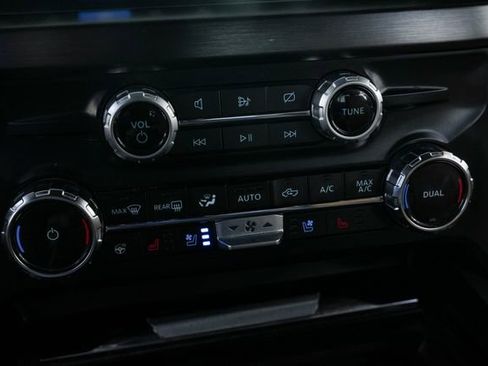 Used 2023 Ford F250 Lariat w/ Chrome Package image 48