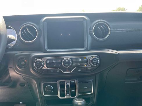 Used 2023 Jeep Wrangler Unlimited Sahara w/ Cold Weather Group AWD/4WD image 16
