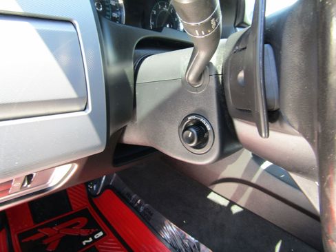 Used 2014 Jaguar XF RWD image 16
