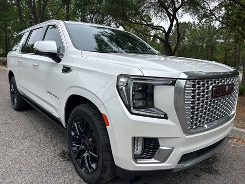 Used 2021 GMC Yukon XL Denali w/ Denali Premium Package image 4