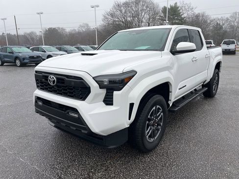 Used 2024 Toyota Tacoma TRD Sport image 1