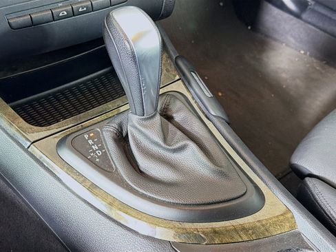 Used 2010 BMW 135i Convertible image 18