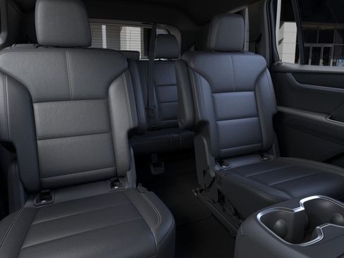 Used 2025 GMC Acadia Elevation w/ Elevation Premium Package image 18