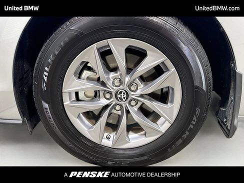 Used 2025 Toyota Sienna XLE w/ XLE Plus Package FWD image 2