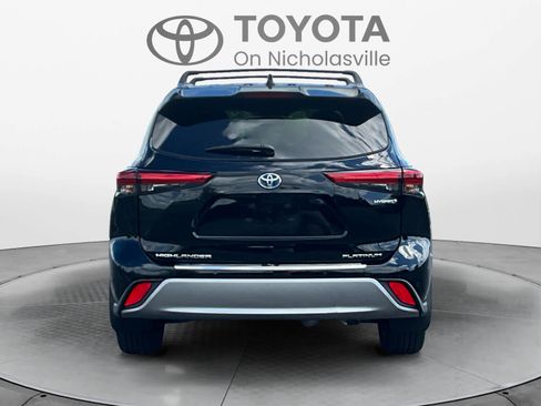 Used 2022 Toyota Highlander Platinum AWD/4WD image 4