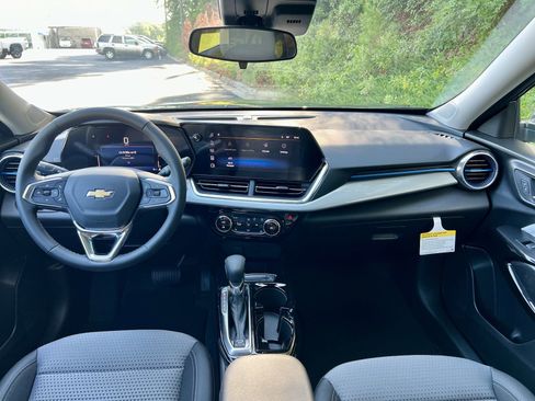 New 2025 Chevrolet Trax LT w/ Driver Confidence Package image 28