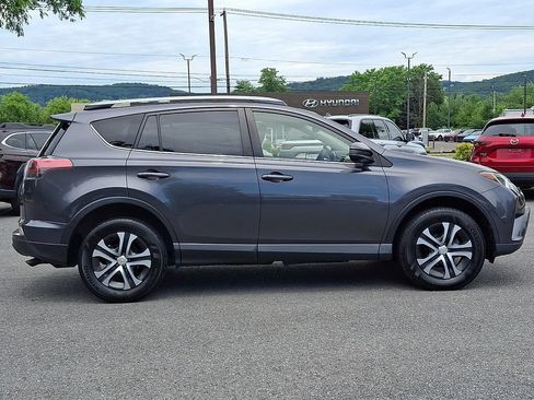 Used 2017 Toyota RAV4 LE AWD/4WD image 10