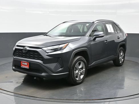 Used 2025 Toyota RAV4 XLE AWD/4WD image 2