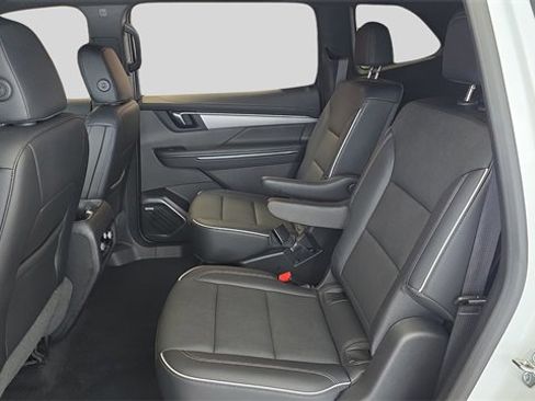 Used 2025 Buick Enclave Preferred image 15