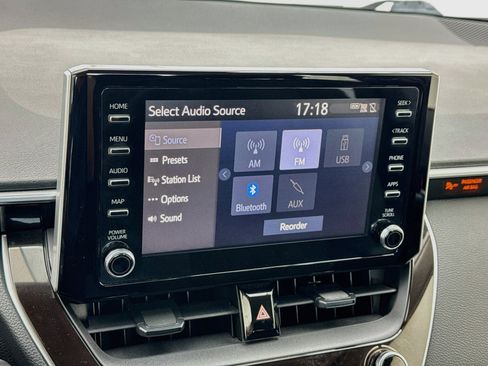 Used 2020 Toyota Corolla LE w/ Carpet Mat Package (TMS) FWD image 11