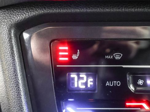 Used 2022 Volkswagen Tiguan SE R-Line image 9