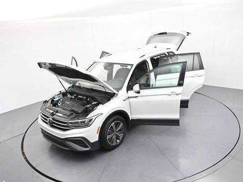 Used 2024 Volkswagen Tiguan Wolfsburg Edition FWD image 33