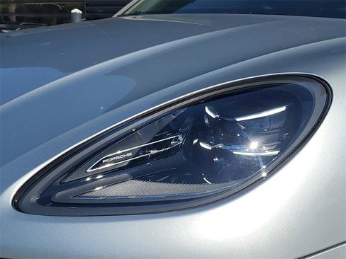 Used 2025 Porsche Macan image 15