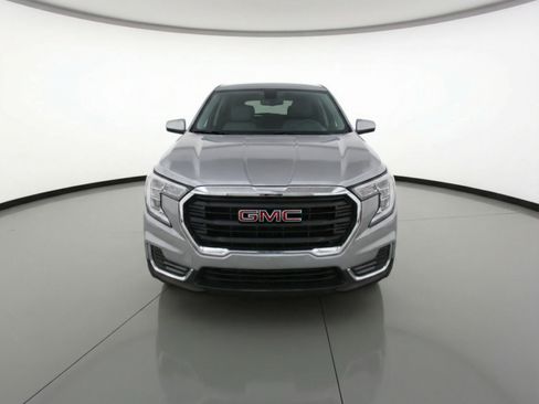 Used 2024 GMC Terrain SLE FWD image 2