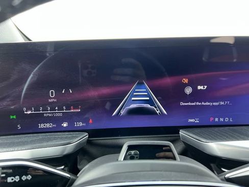 Used 2025 Cadillac Escalade ESV Sport Platinum image 11