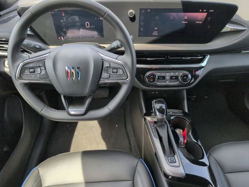 Used 2025 Buick Envista Sport Touring image 24