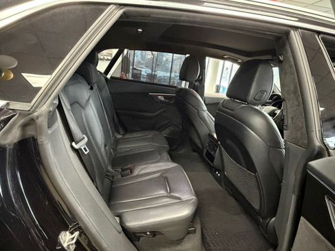 Used 2019 Audi Q8 Prestige w/ Luxury Package image 32