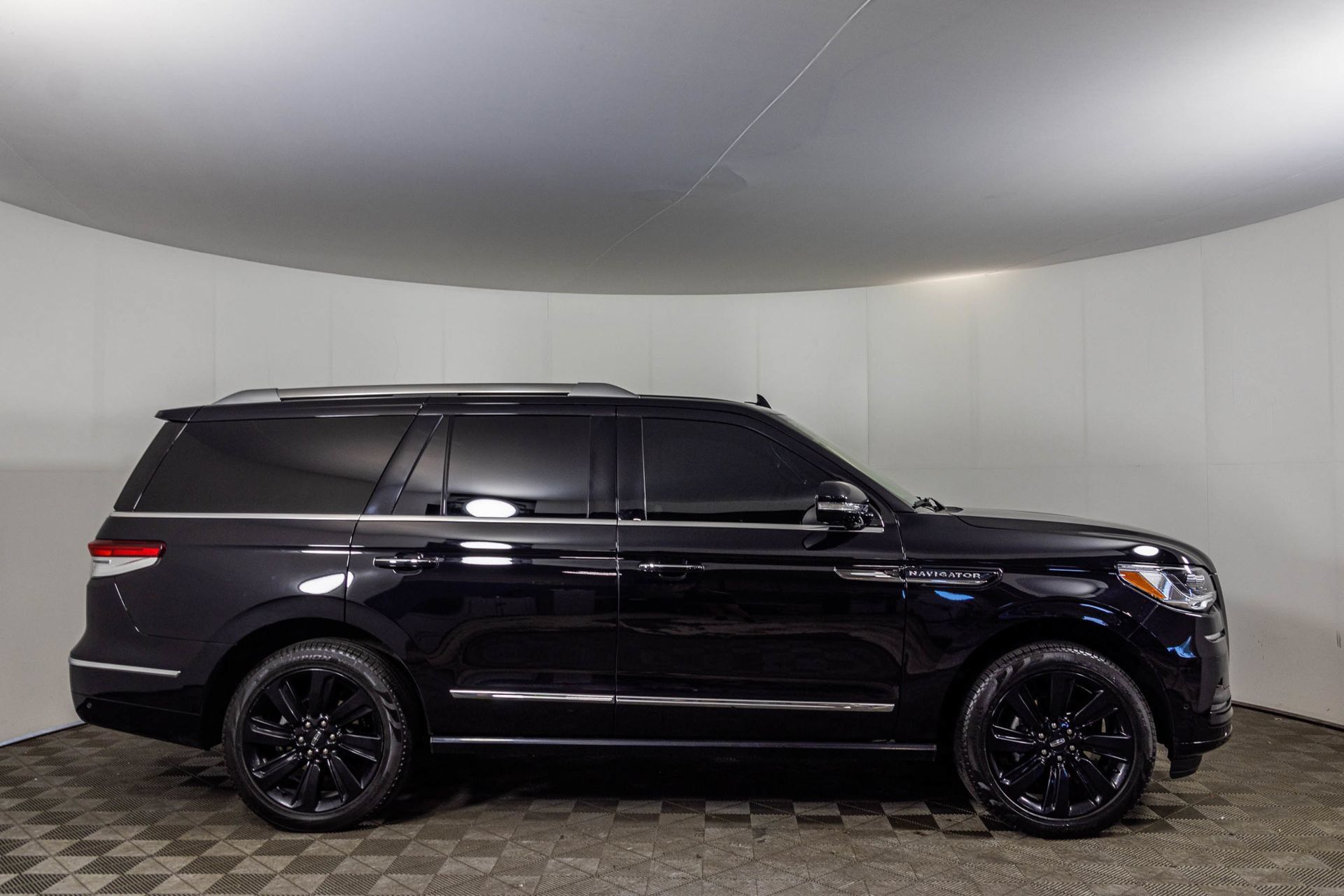 Used 2024 Lincoln Navigator Reserve w/ Monochromatic Package AWD/4WD image 20