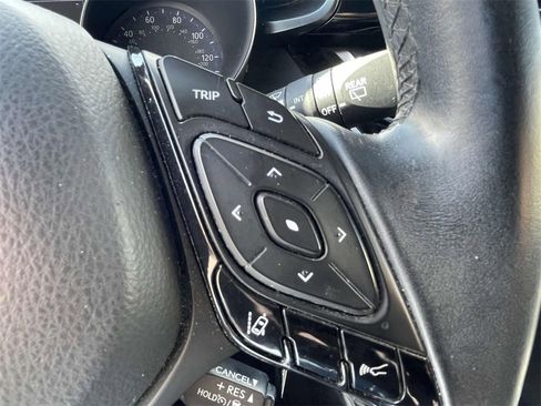 Used 2018 Toyota C-HR XLE image 21