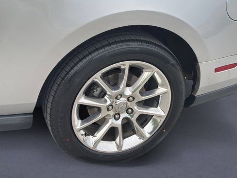 Used 2011 Ford Mustang Premium w/ 202A Rapid Spec Order Code RWD image 9