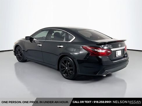 Certified 2017 Nissan Altima 2.5 SR w/ Midnight Edition Package FWD image 7