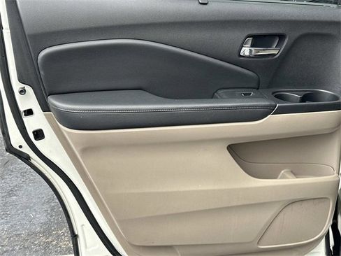 Used 2019 Honda Pilot Touring image 9