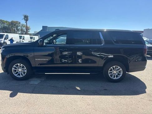 Used 2025 Chevrolet Suburban LT RWD image 8