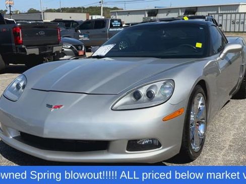 Used 2005 Chevrolet Corvette Coupe w/ Preferred Equipment Group RWD image 3
