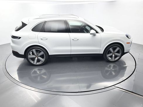 Certified 2025 Porsche Cayenne AWD/4WD image 39