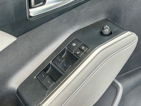 Used 2024 Toyota Highlander XLE FWD image 25