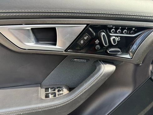 Used 2015 Jaguar F-TYPE R image 14