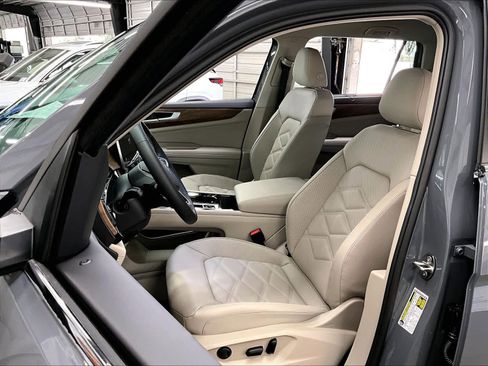 New 2026 Volkswagen Atlas SE image 11